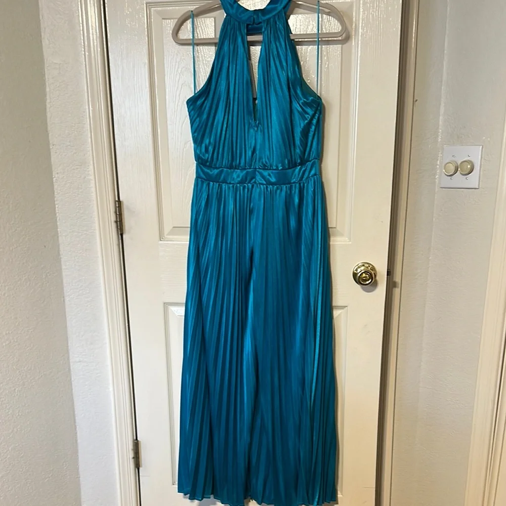 Glam Blue Pleated Maxi Sundress with Halter Neckline for Wedding Guest - Picture 5 of 5